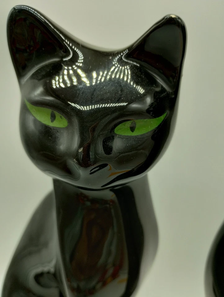 Época vintage feita no Brasil? Gatos siameses pretos de cerâmica elegantes MCM 12,5" de altura - Imagem 2 de 4