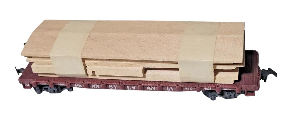 Varney Pennsylvania 472421 coche plano con carga de madera - calibre HO Foto 3 de 4