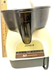 Vintage Proctor-Silex Juicit Automatic Juicer with Porcelain Reamer Model J101W