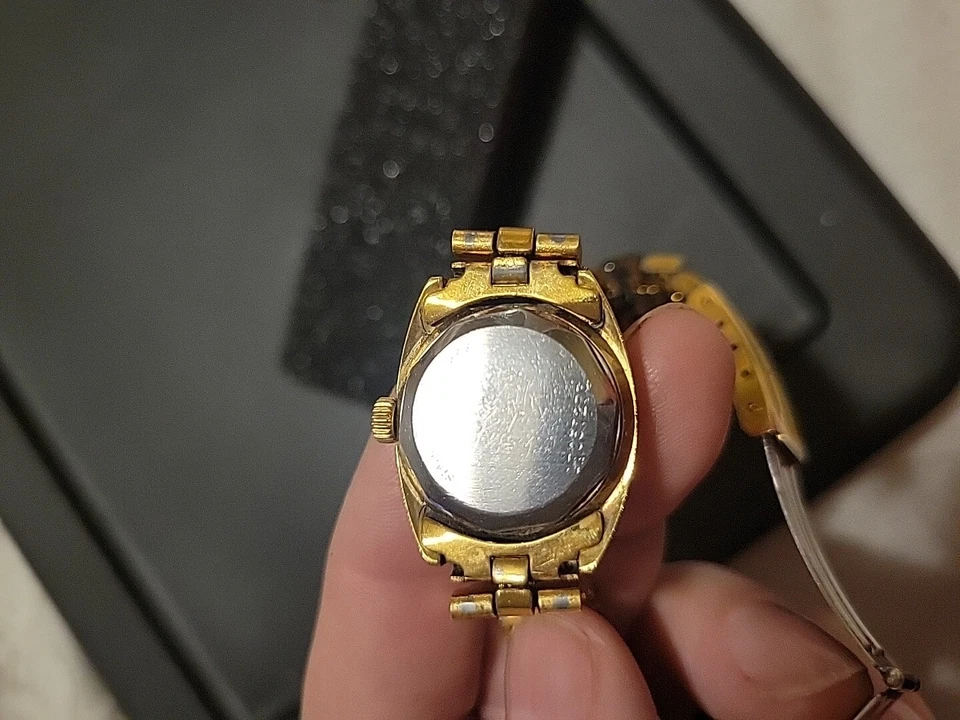 RELOJ LONGINES-AÑOS 70. Esfera dorada con fecha y segunda mano. Estilo CLÁSICO Foto 4 de 4