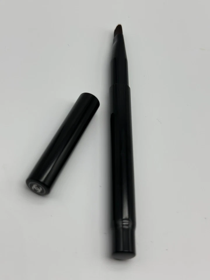 Новая щетка для губ CHANEL PINCEAU LEVRES с крышкой (снят с производства) - Изображение 2 из 4