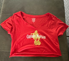 Captain Morgan Women s Red Cropped V-Neck Gra...