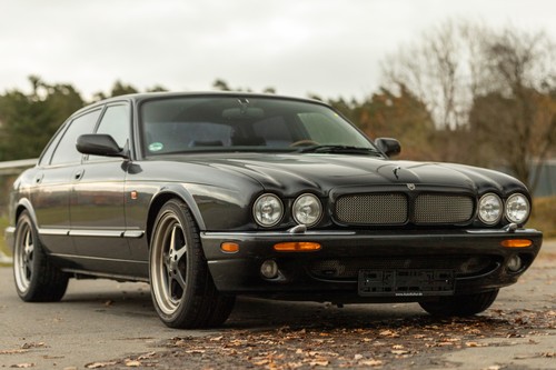 Jaguar XJR 4.0 V8 1. Hand Schwarz