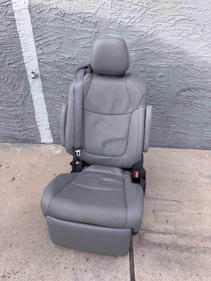 Toyota Sienna 2021-2025 cuero gris segunda fila asiento trasero reclinable Foto 2 de 4