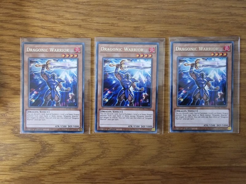 MZMU-EN043 Dragonic Warrior Rare Playset 1st Edition Yu-Gi-Oh