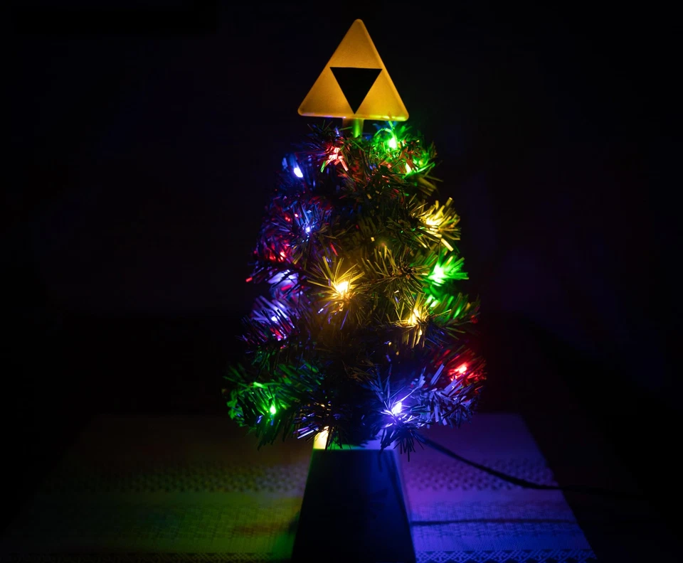 The Legend of Zelda Triforce LED Alimentado por USB Iluminado Escritorio Árbol de Vacaciones Foto 4 de 4