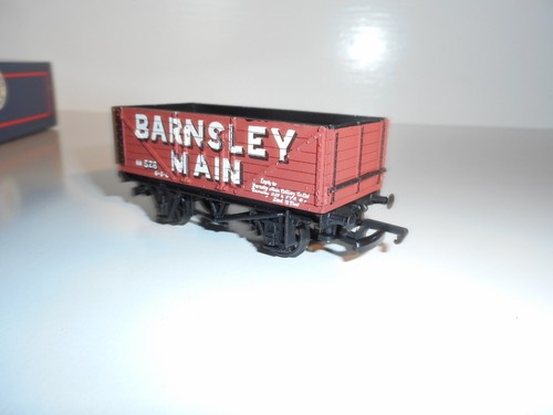 Bachmann 33-101A, 7 Plank Barnsley Main. Very good condition. OO Scale. Boxed - Picture 4 of 11