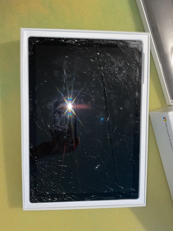 Microsoft Surface Pro 7, Wi-Fi, 12.3 inch - Silver - Image 2 of 4