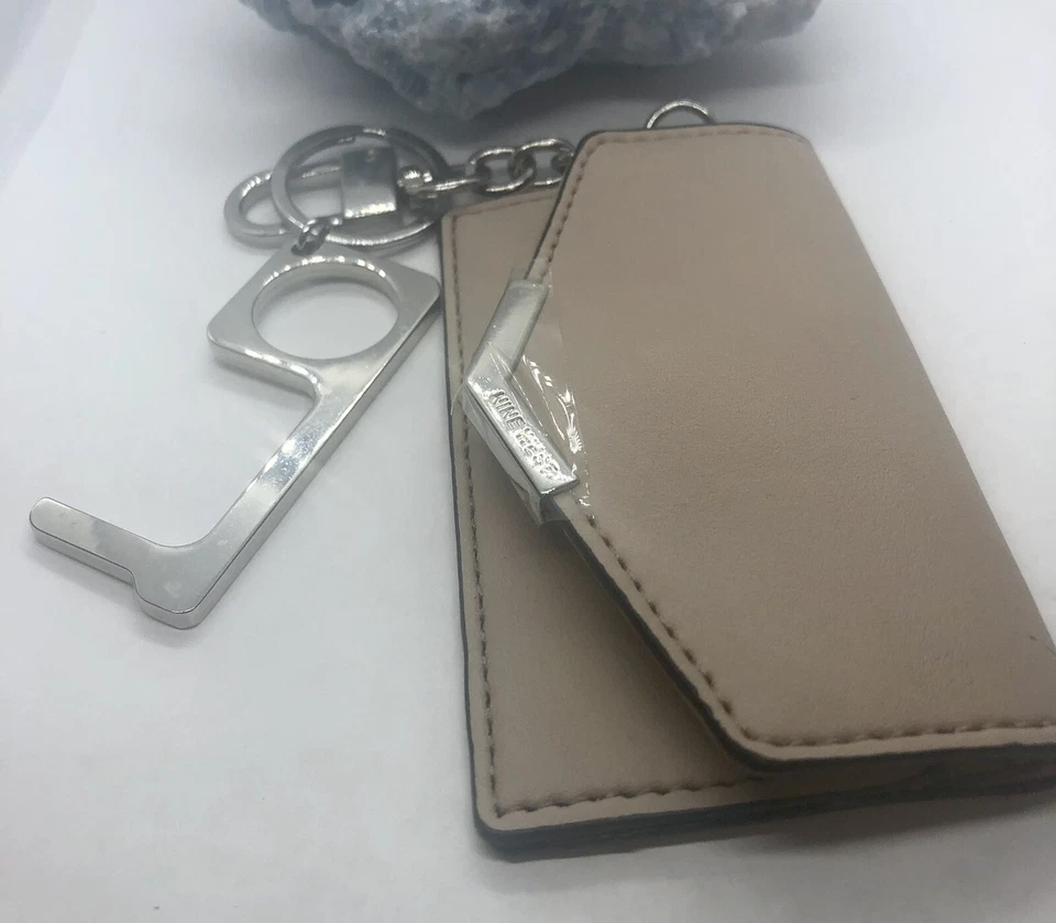 Muñequera pequeña Nine West beige Foto 4 de 4