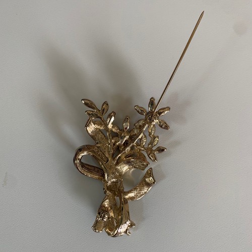 Vintage Monet Bouquet Of Flowers Enamel Ribbon Rhinestones Brooch Gold Tone - Picture 3 of 4