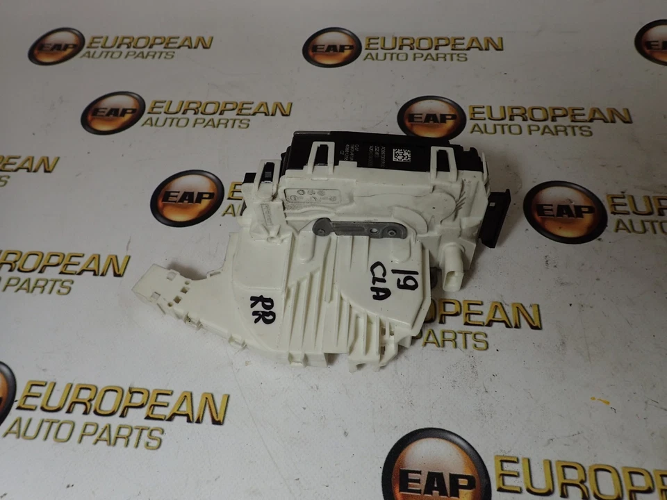 2014-19 Mercedes W117 CLA250 CLA45 Rear Right Door Lock Latch Actuator Foto 2 de 3
