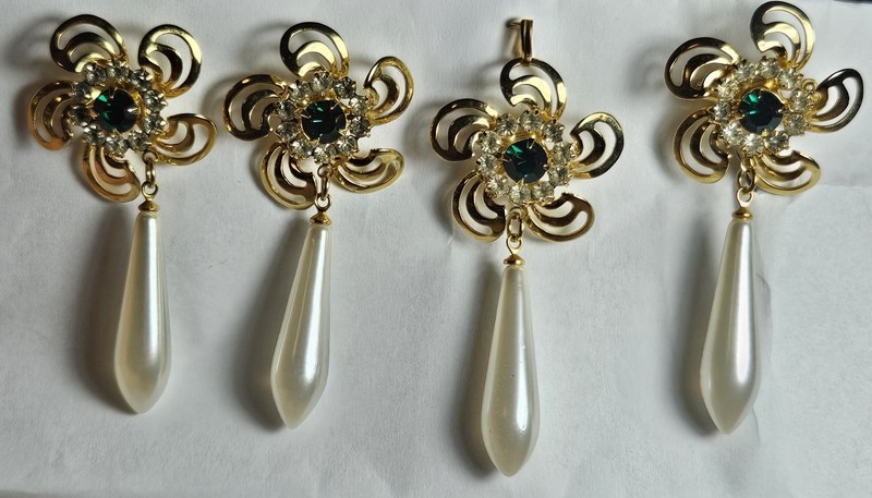 Vintage Gold Tone Green & Clear Crystal Jewelry Set