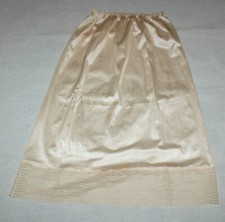 Vintage HENSON KICKERNICK Nylon  Pretty Lace Hem 28" BLUSH Half Slip SMALL