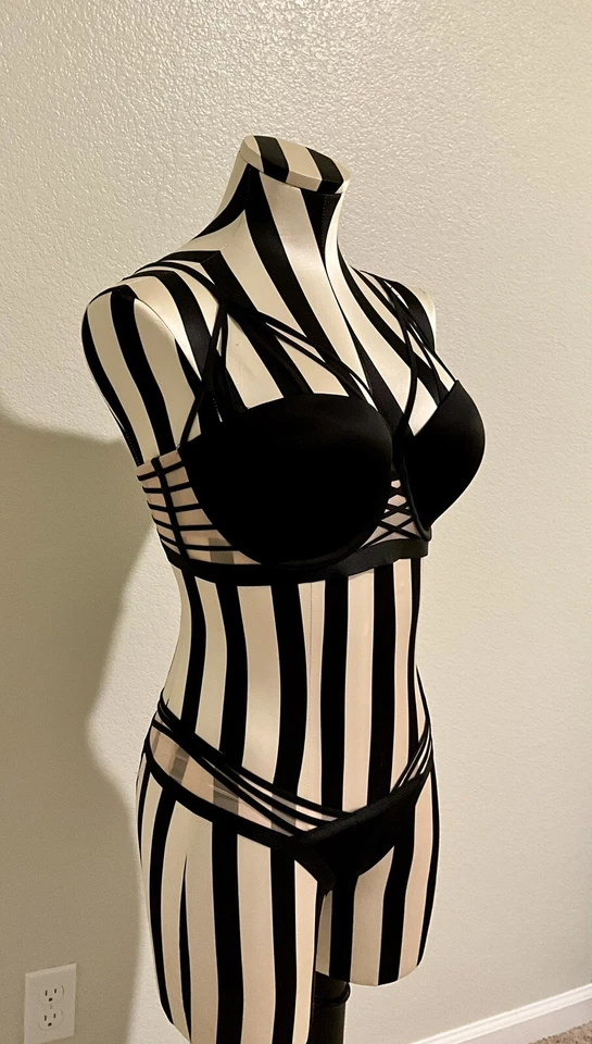 Victoria’s Secret X Balmain Paris Limited Edition Push Up Strappy Bra 34D - Image 4 of 4