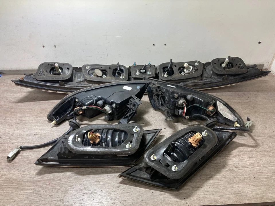 Juego de luces traseras interiores y exteriores del lado del conductor y del pasajero Honda Civic MK8 2007 Foto 2 de 4