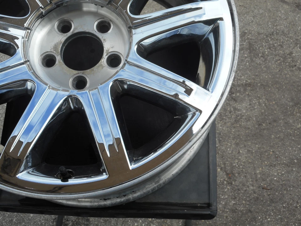 CHRYSLER 300 18" FACTORY OEM ALLOY RIM 2005-2006 04782489AA OW2244 - Image 4 of 4