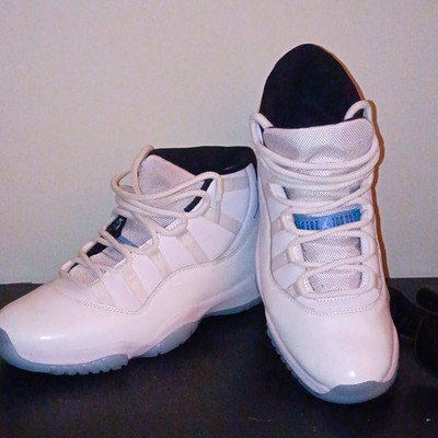 Jordan Air Jordan 11 Men's Mid Top Lace Up Basketball Sneakers White/Blue