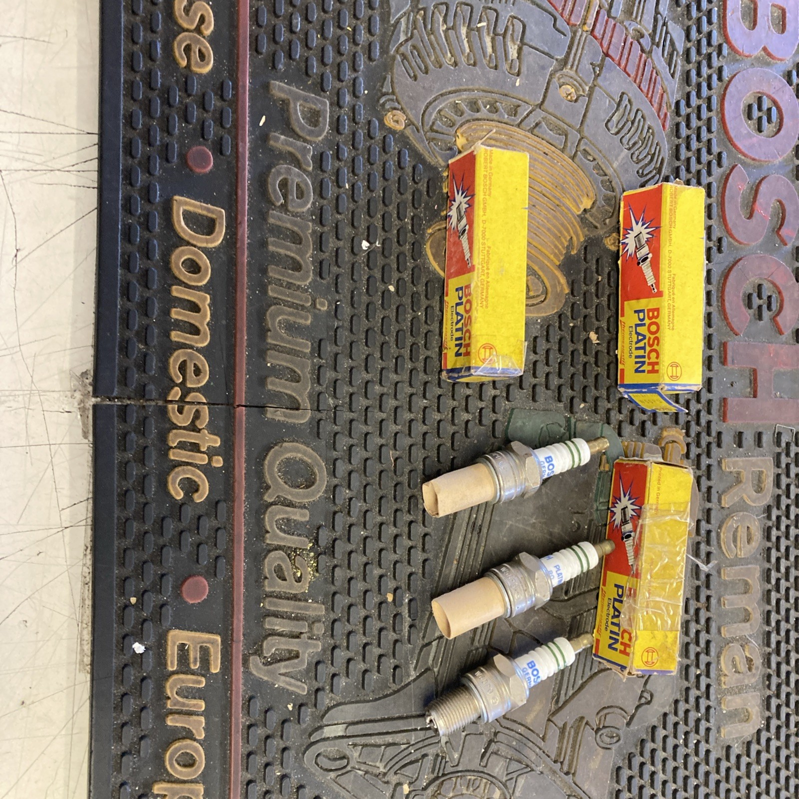 Porsche 911 1974-77 OEM Bosch Platinum Spark Plug 3  of.   W5DPO NOS In Box