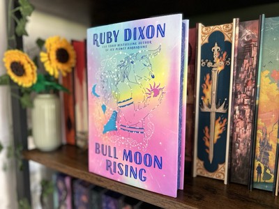 Ruby Dixon, Bull Moon Rising, SPRAYED EDGES, Royal Artifactual Guild Serie 