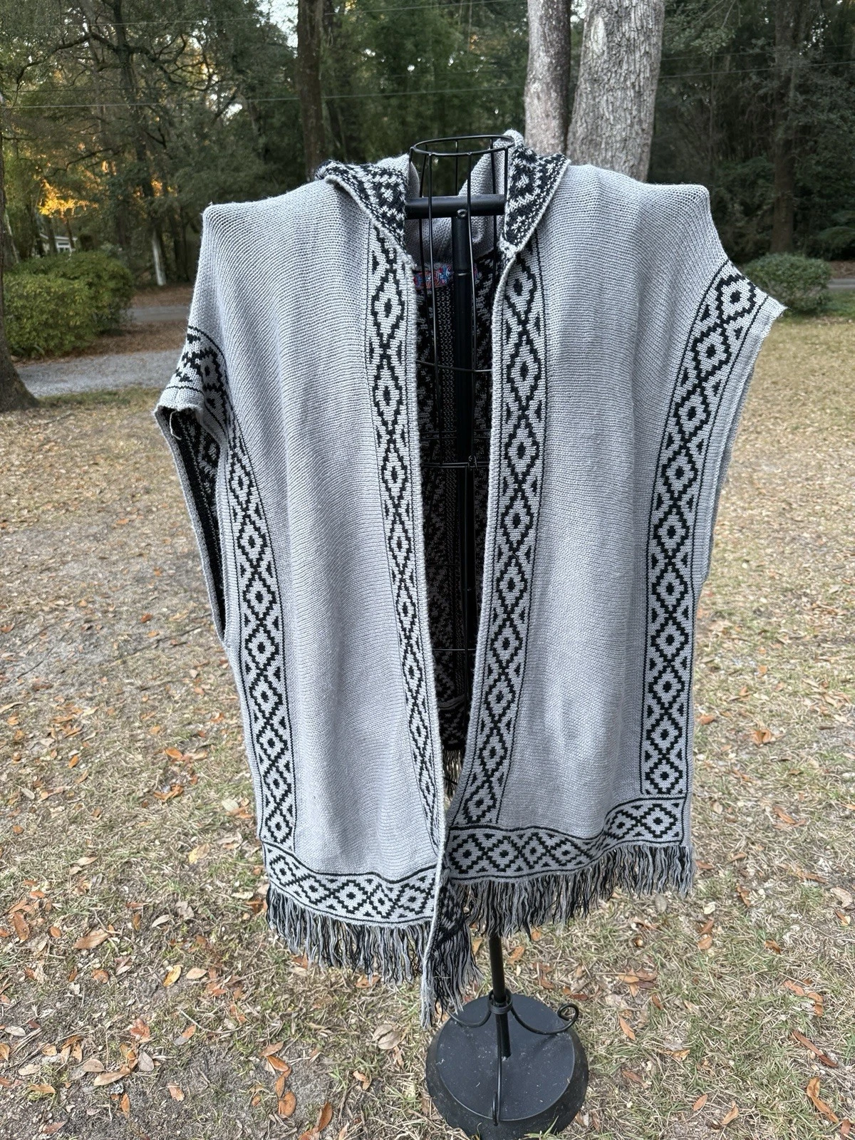 Selfie Couture Vest Poncho Sz M L Ramie Cotton Gray Boho Festival Layered Fringe