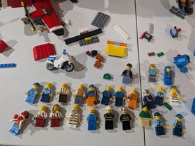LEGO HUGE LOT 10 LBS 24 Minifigs Airplane Police Fire city 60103 60044 7893