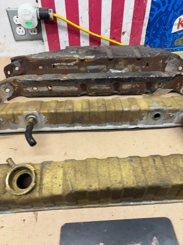 1961 1962 1963 1964 1965 piezas radiador tanque latón V8 390 4BBL 62 63 64 Foto 3 de 4