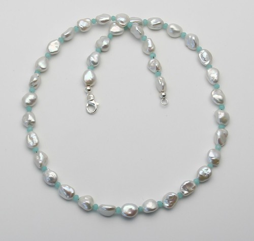 Collana di perle Keshi con piccole rondelle in amazzonite lunghezza 46,5 cm