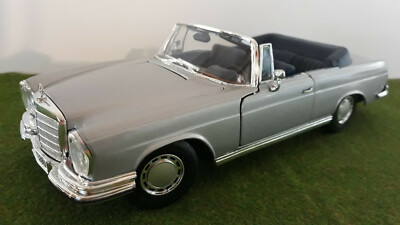 MERCEDES-BENZ 280 SE 1966 cabriolet gris métal 1/18 MAISTO BAUER