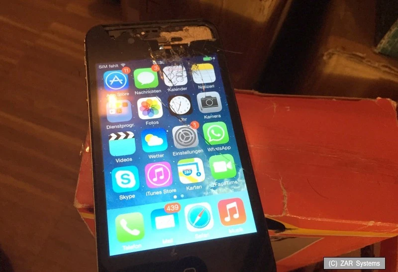 Apple iPhone 4S 16GB, Schwarz, ohne Vertrag, ohne Lock, beschädigt an Bastler - Bild 1 von 1