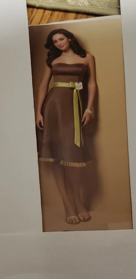 Dama de honor Princesa Corpiño Aline Organza con Satén Sin Tirantes Moca con Kiwi Talla 14 Foto 2 de 4