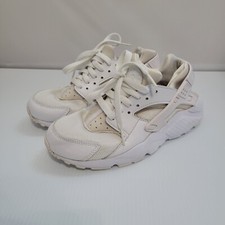 nike air Huarache By Nike All White Size 5Y