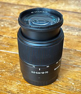 Sony DT 18-70mm f/3.5-5.6 Macro Zoom Lens - Sony Alpha Mount 55mm