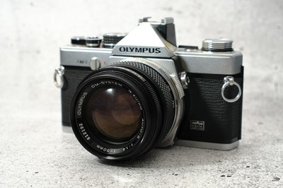 Olympus OM-2 | silber | mit Zuiko 50mm / 1.4 | Lichtriese | super Zustand