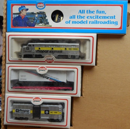 MODEL POWER SILVER CLOUD MOPAR TRAIN SET IN BOX GREAT SHAPE LOOKS COMPLETE RUNS - Picture 2 of 4