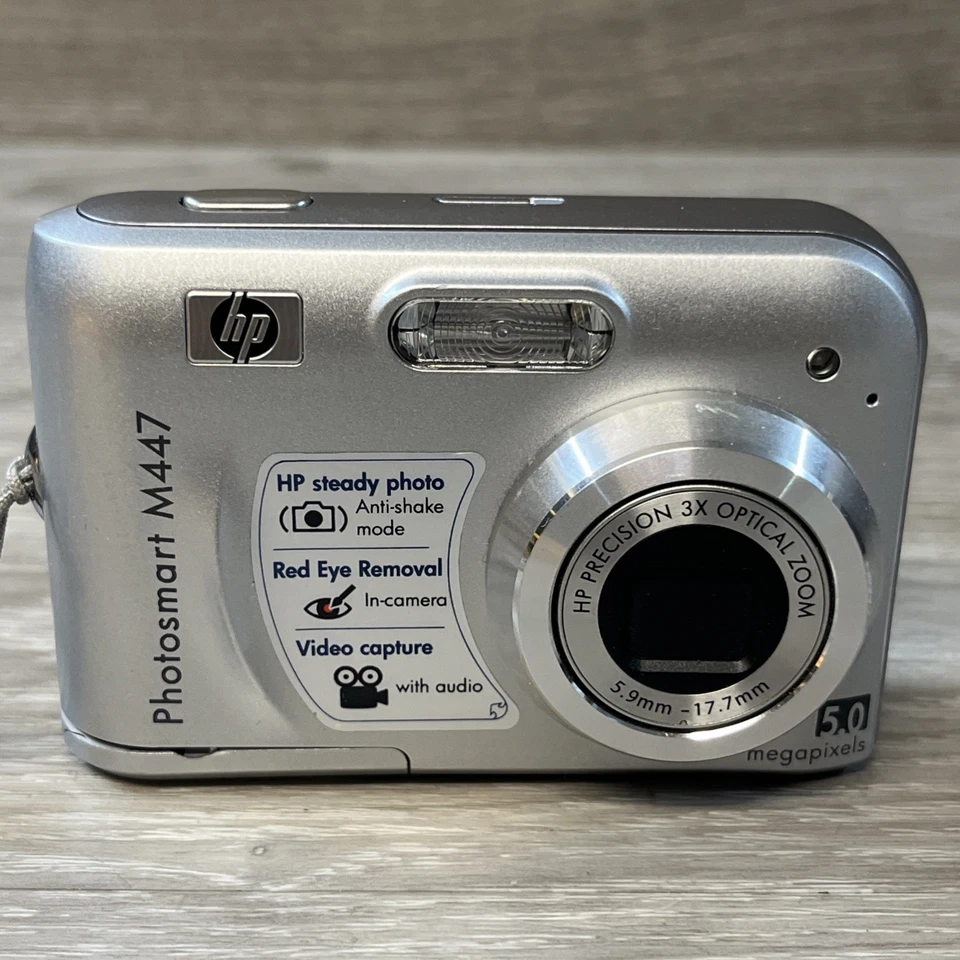 Câmera Digital HP Photo smart M447 5.0 Megapixels - Zoom Óptico Prata 3x - Imagem 2 de 4