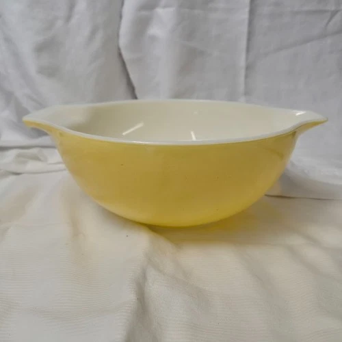 Vintage Pyrex Daisy Yellow Sunflower Cinderella Nesting Bowl 443 2 1/2 Quart