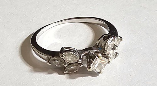 Engagement diamond ring