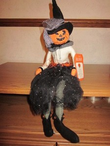 2015 Pottery Barn Kids Pumpkin Witch 21 Mantle Decor Shelf Sitter
