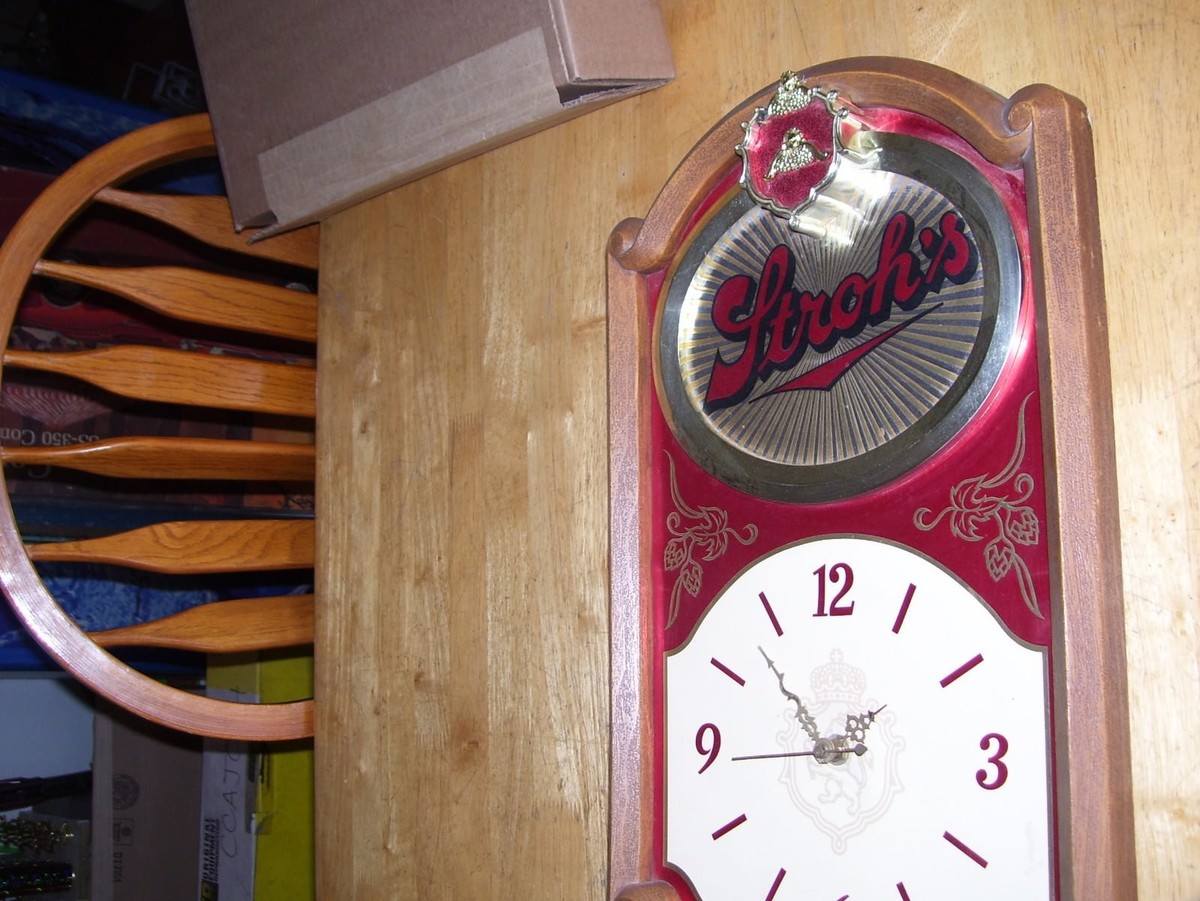 Stroh's Beerのビンテージな壁掛け時計 Vintage Strohs Beer Wall Clock brewery battery operated | eBay