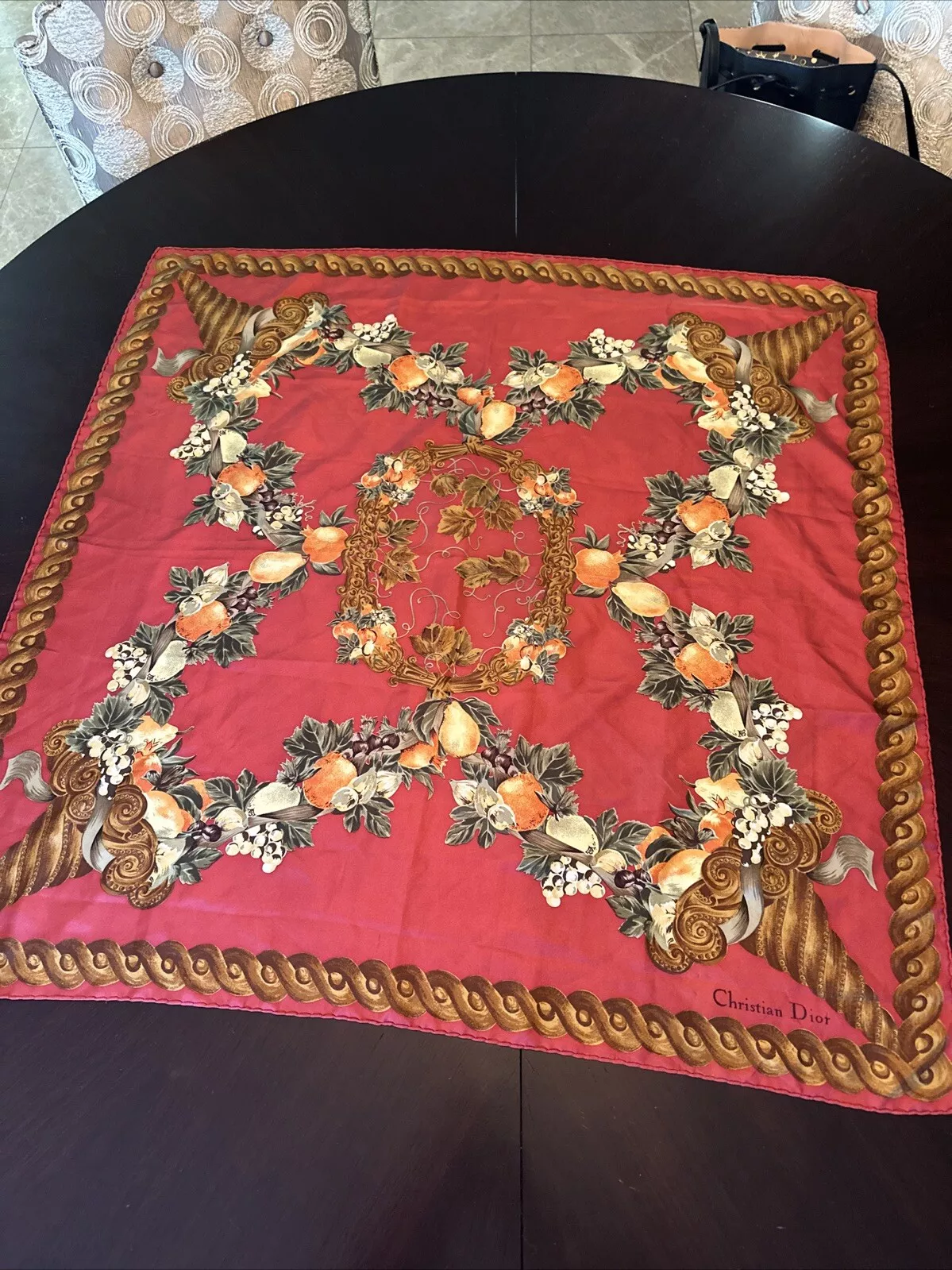 Guirlande de fruits Christian Dior vintage rouge rococo Cornucopia 90 cm Foulard en soie
