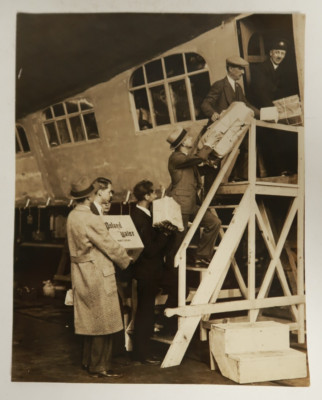 Graf Zeppelin Thousands View as She Sets Sail VTG Black & White Photo 7.5 x 9