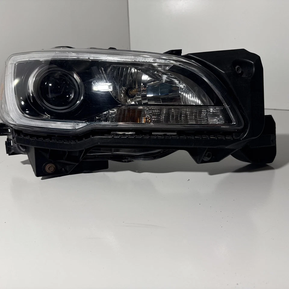 Faro halógeno derecho Subaru Outback Legacy 2015 2016 2017 Foto 4 de 4