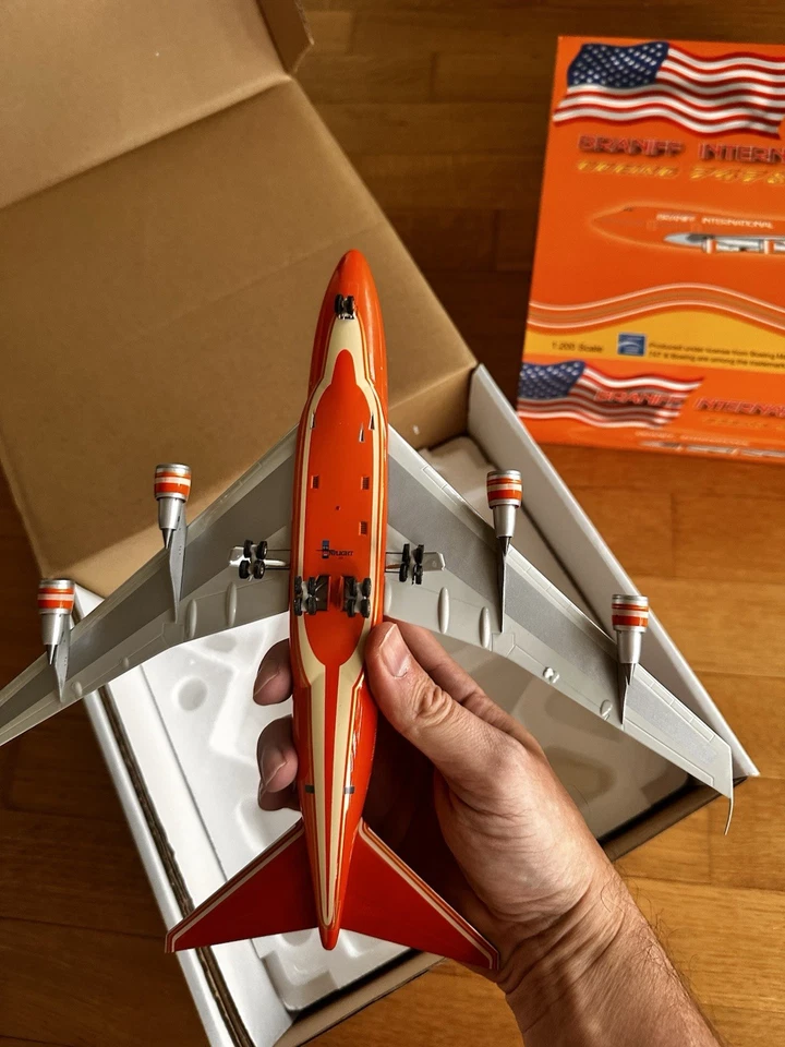 1:200 Inflight 200 Braniff Boeing 747 SP metallo usato antenna mancante - Immagine 3 di 3