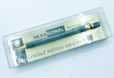 Neu Staedtler Hexagonal 925 77 Limited - 1 Goldrand Druckbleistift