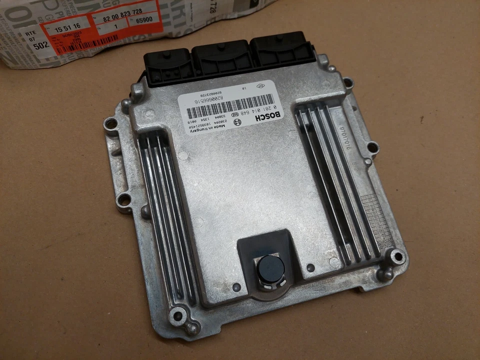 Renault Trafic Engine Control Module Unit ECU 8200823728 2.0 DCI 06-14 Genuine - Image 3 of 4