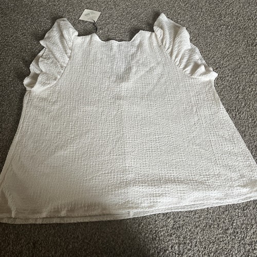 Women’s 3x Ave And Viv Off White Top Ruffle Sleeves - Picture 2 of 3