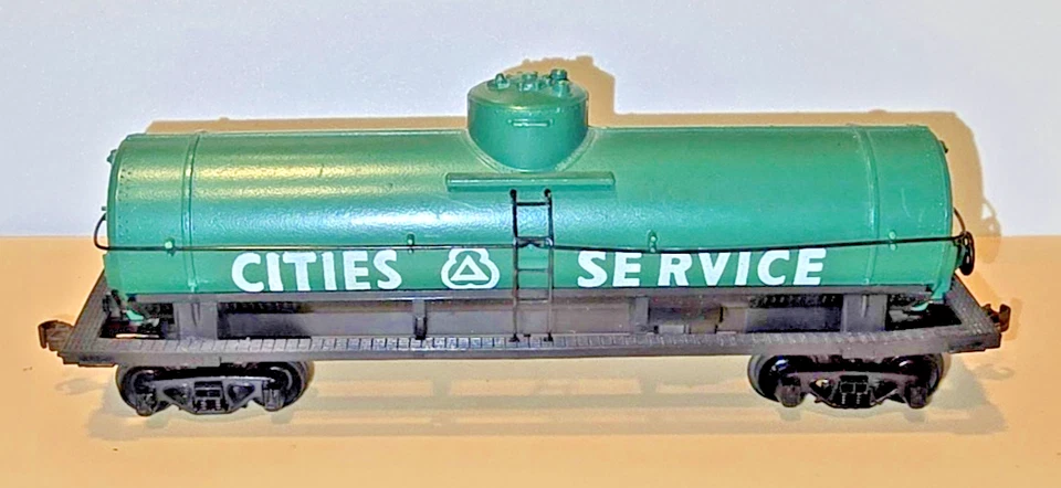 4 HO Vntg Single Dome Tank Cars Hooker Mobil Gas Gulf Cites Knuckle Coup Die Cas - Image 2 of 4