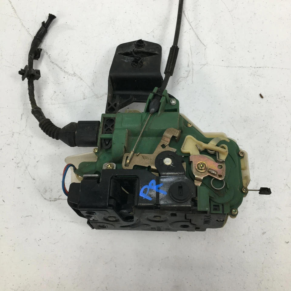 Actuador de cierre de cerradura de puerta trasera derecha pasajero Volkswagen Passat GLS 98-05 OEM Foto 4 de 4