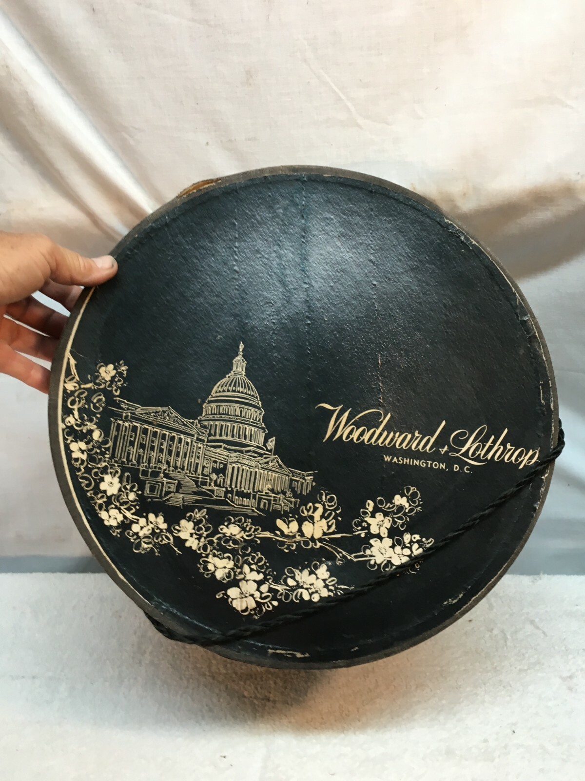 Vintage Woodward & Lothrop Hat Box Featuring Washingt… Gem