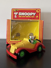 Vintage Peanuts Snoopy Die Cast Metal Toy Car Snoopy's Sports Car Boxed 4700 80s